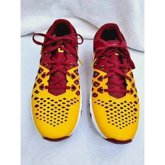 Nike Size 9 Men's Train Speed 4 AMP USC Trojans Logo Red Gold Low Lace Sneakers - Picture 2 of 13